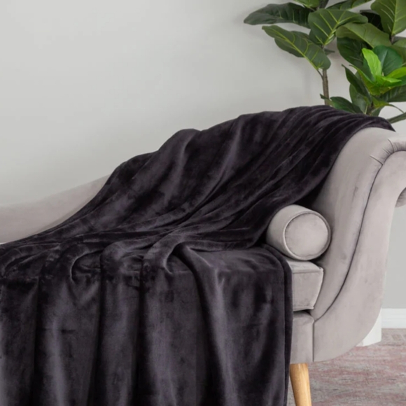 BERKSHIRE BLANKET Throw VelvetLoft Black 60x70 New - Picture 3 of 8